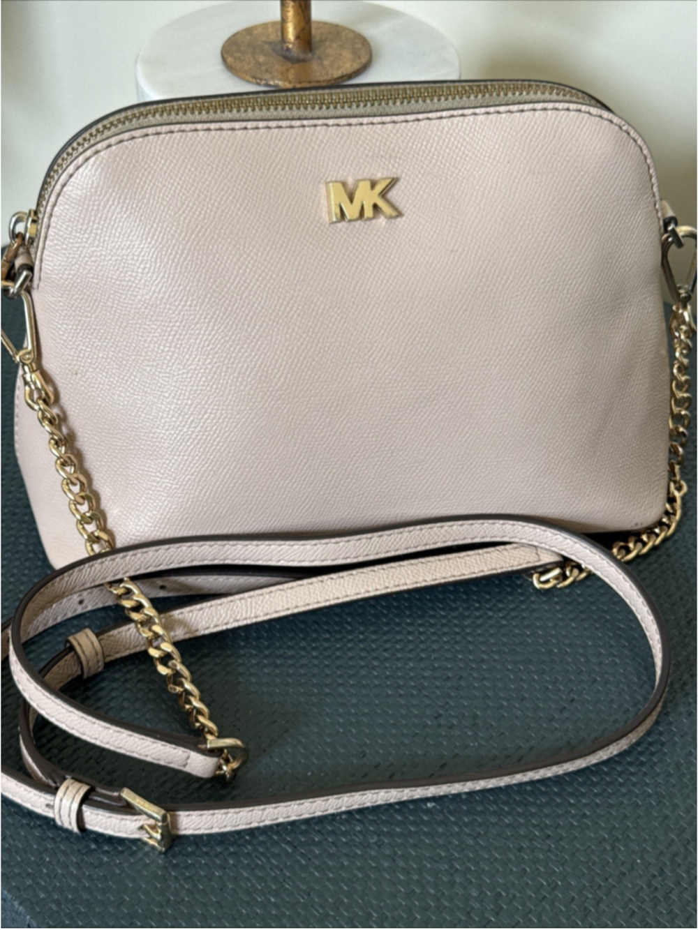 Michael Kors Dome Crossbody Bag Light Pink Leather Gold Chain Strap Zipper Top